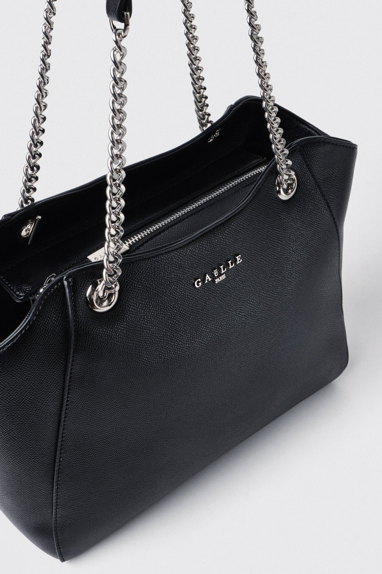 Maxi shoulder strap con logo in metallo • Nero - Gaëlle Paris