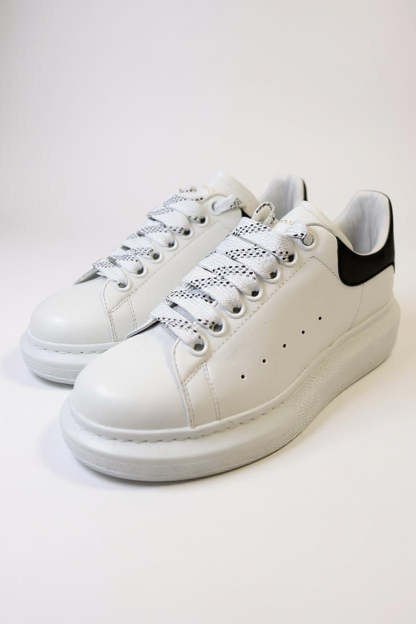 ALEXANDER MCQUEEN - SNEAKERS OVERSIZE BIANCHE UNISEX