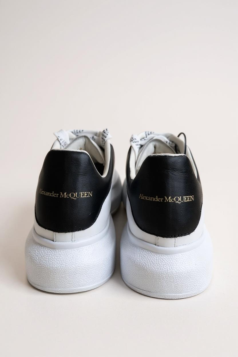 ALEXANDER MCQUEEN - SNEAKERS OVERSIZE BIANCHE UNISEX