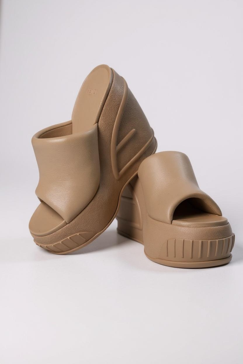 FENDI - SLIDE PLATFORM NAPPA BUFF