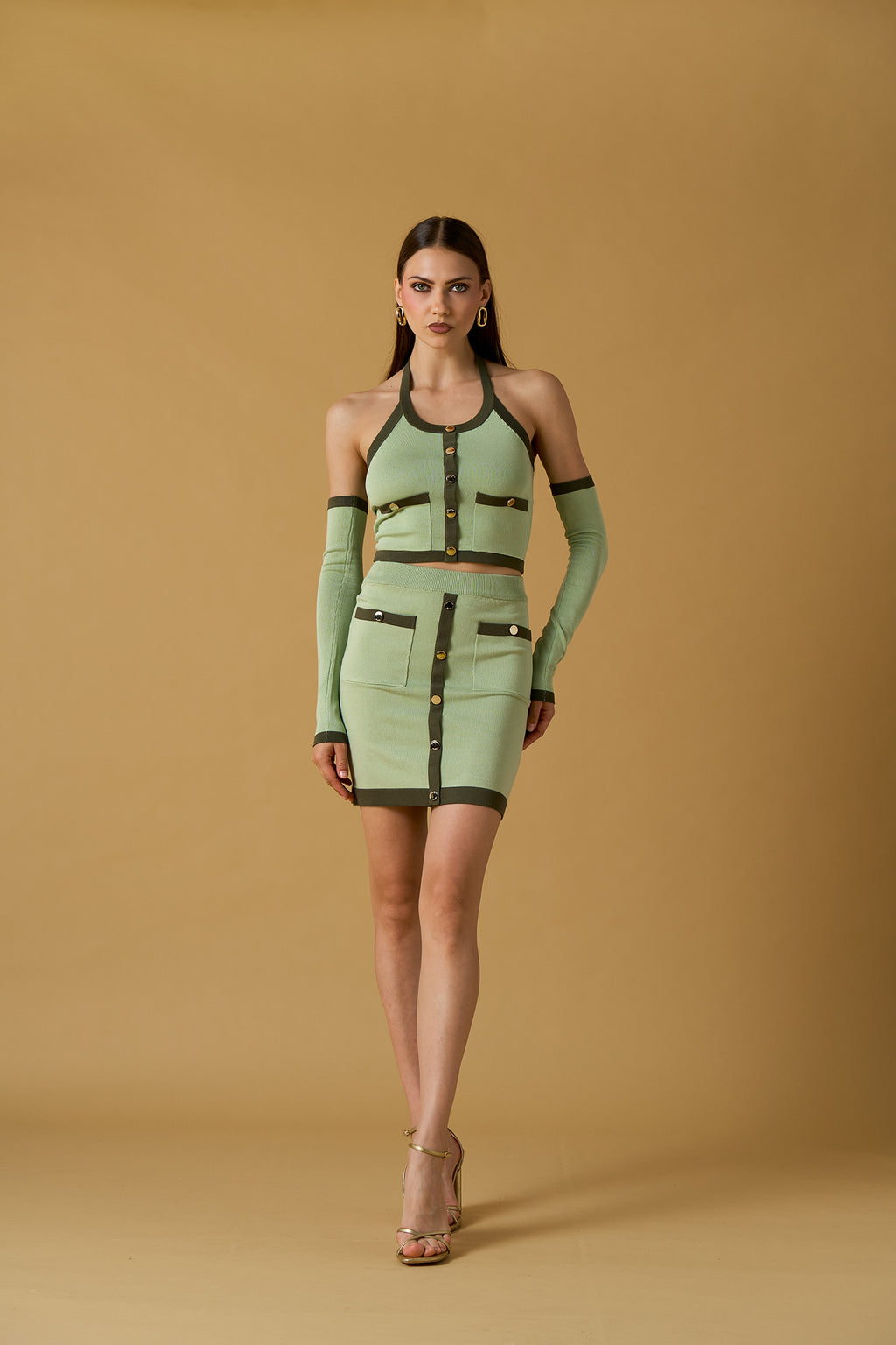 Top donna No Secret verde con manicotti – crop top elegante con dettagli a contrasto