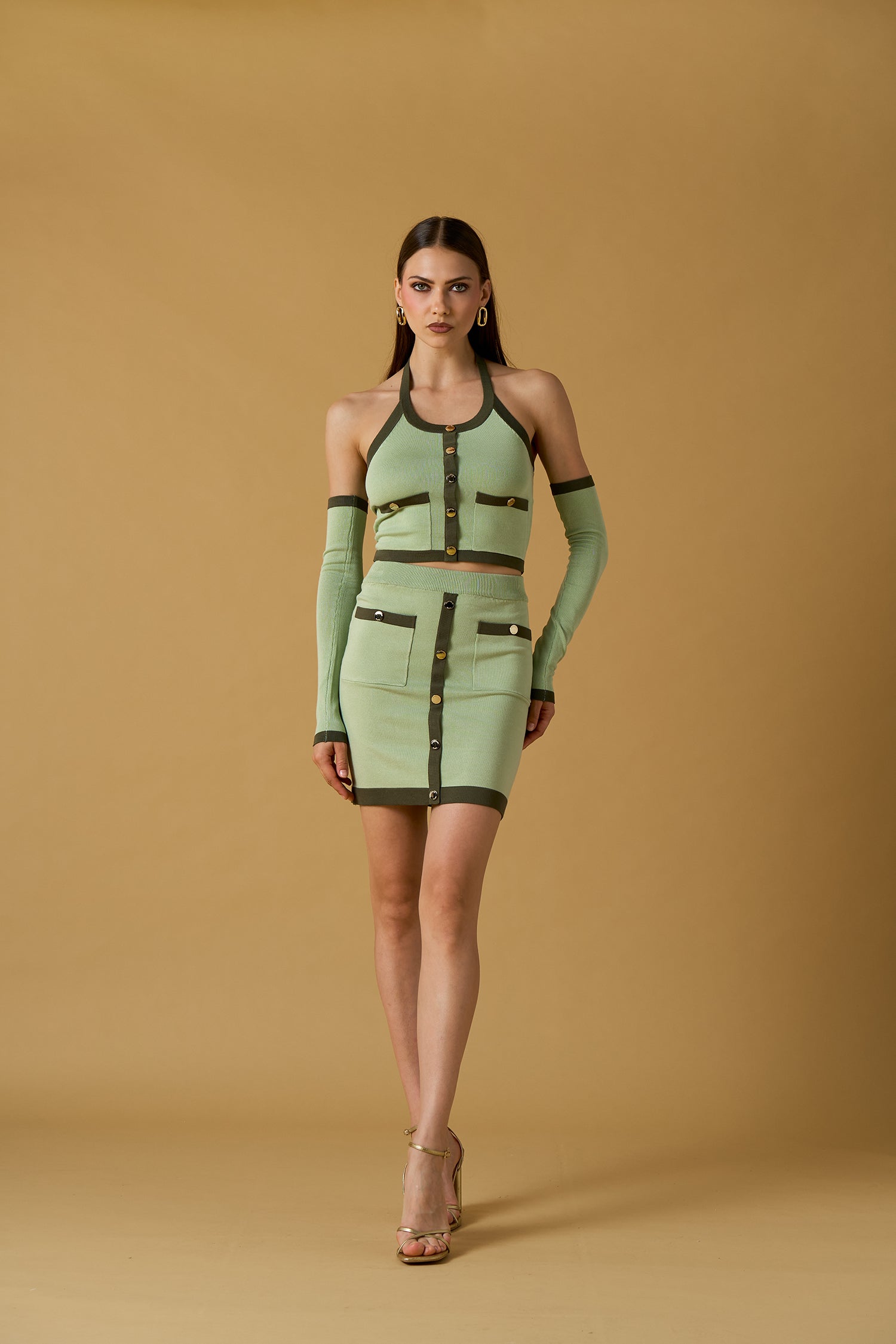 Top donna No Secret verde con manicotti – crop top elegante con dettagli a contrasto
