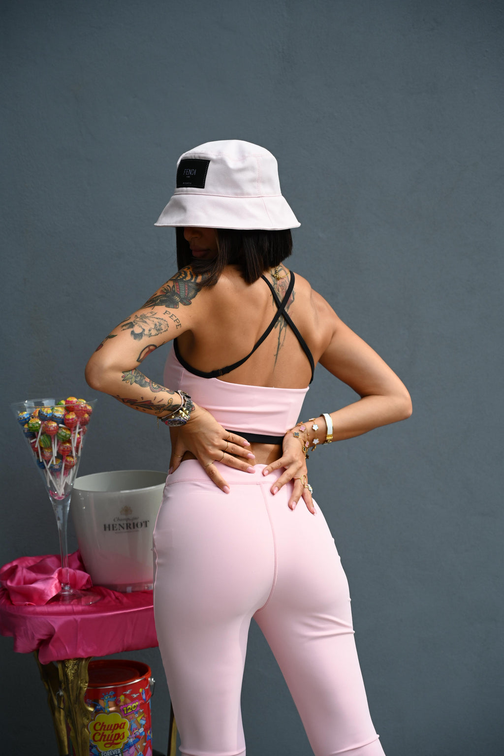 JUICY COUTURE - SET TOP A BRETELLE INCROCIATE E LEGGINS A ZAMPA ROSA