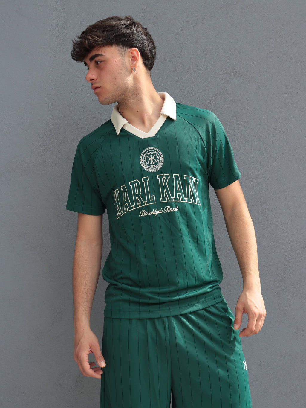 T-shirt Karl Kani Verde Uomo – Stile Streetwear Vintage con Colletto Polo
