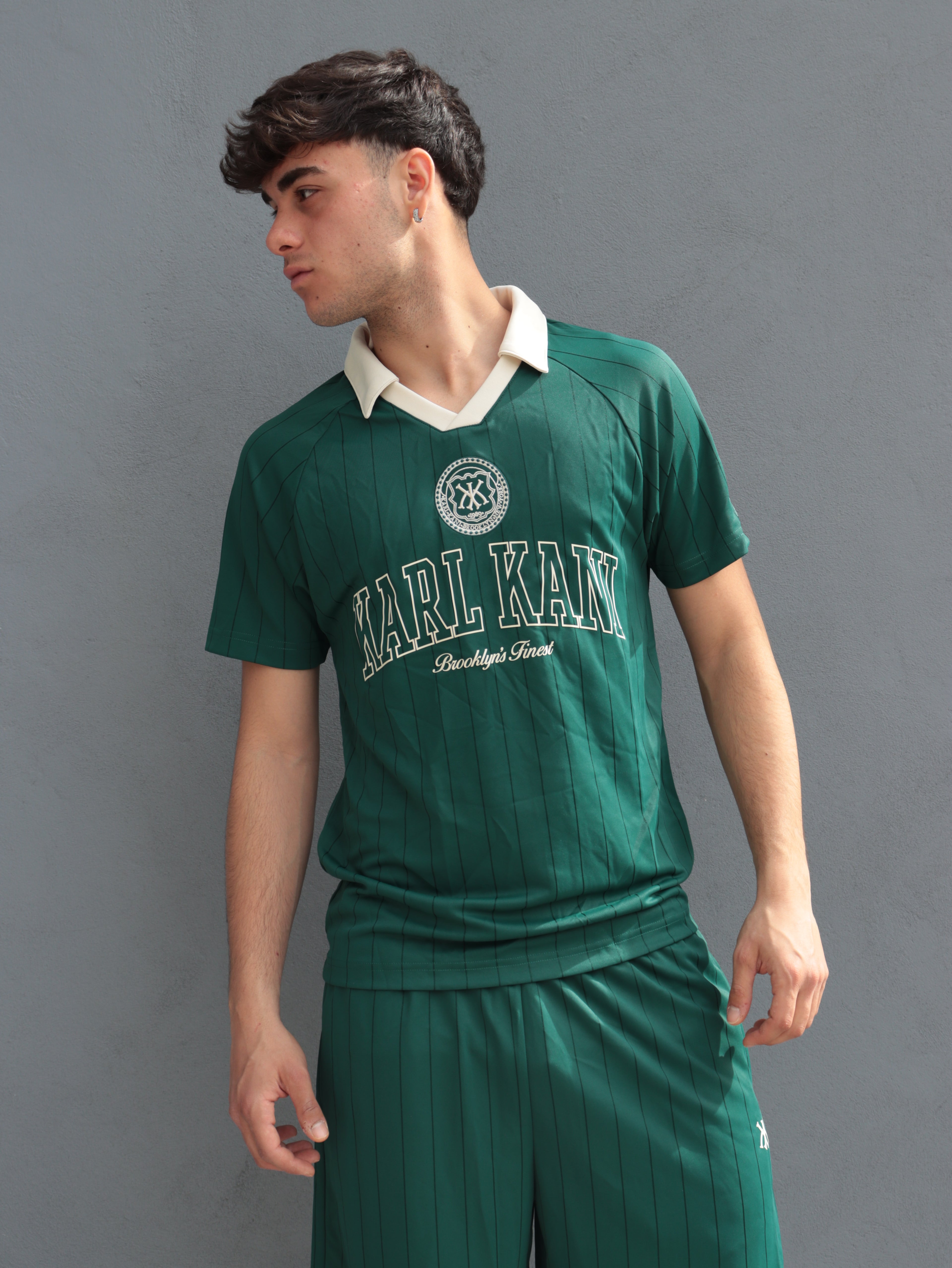 T-shirt Karl Kani Verde Uomo – Stile Streetwear Vintage con Colletto Polo