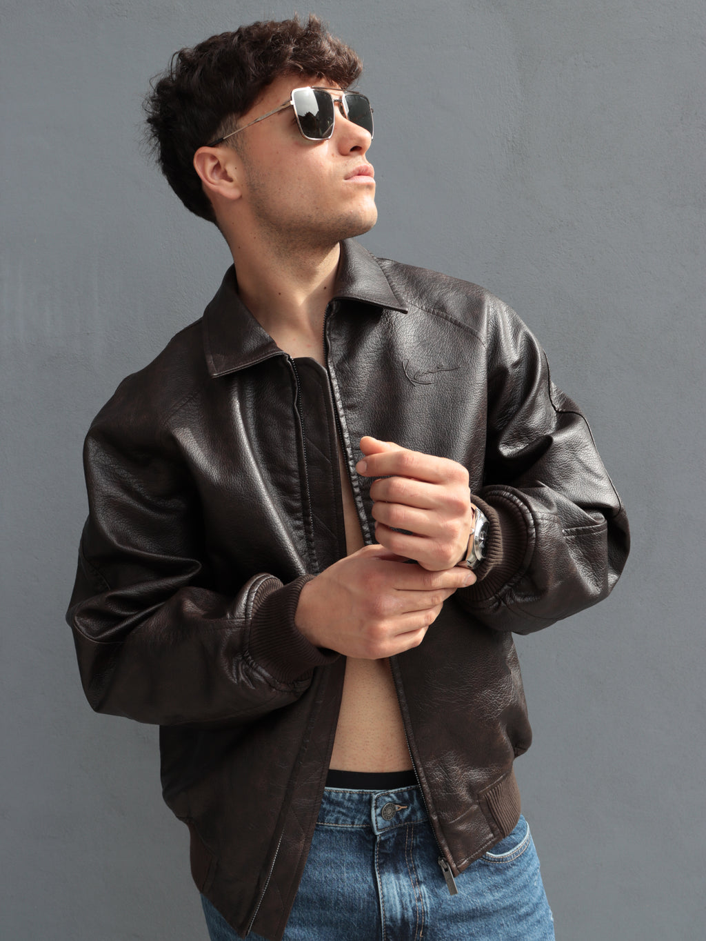 Giubbotto Karl Kani in pelle effetto vintage – Stile streetwear iconico