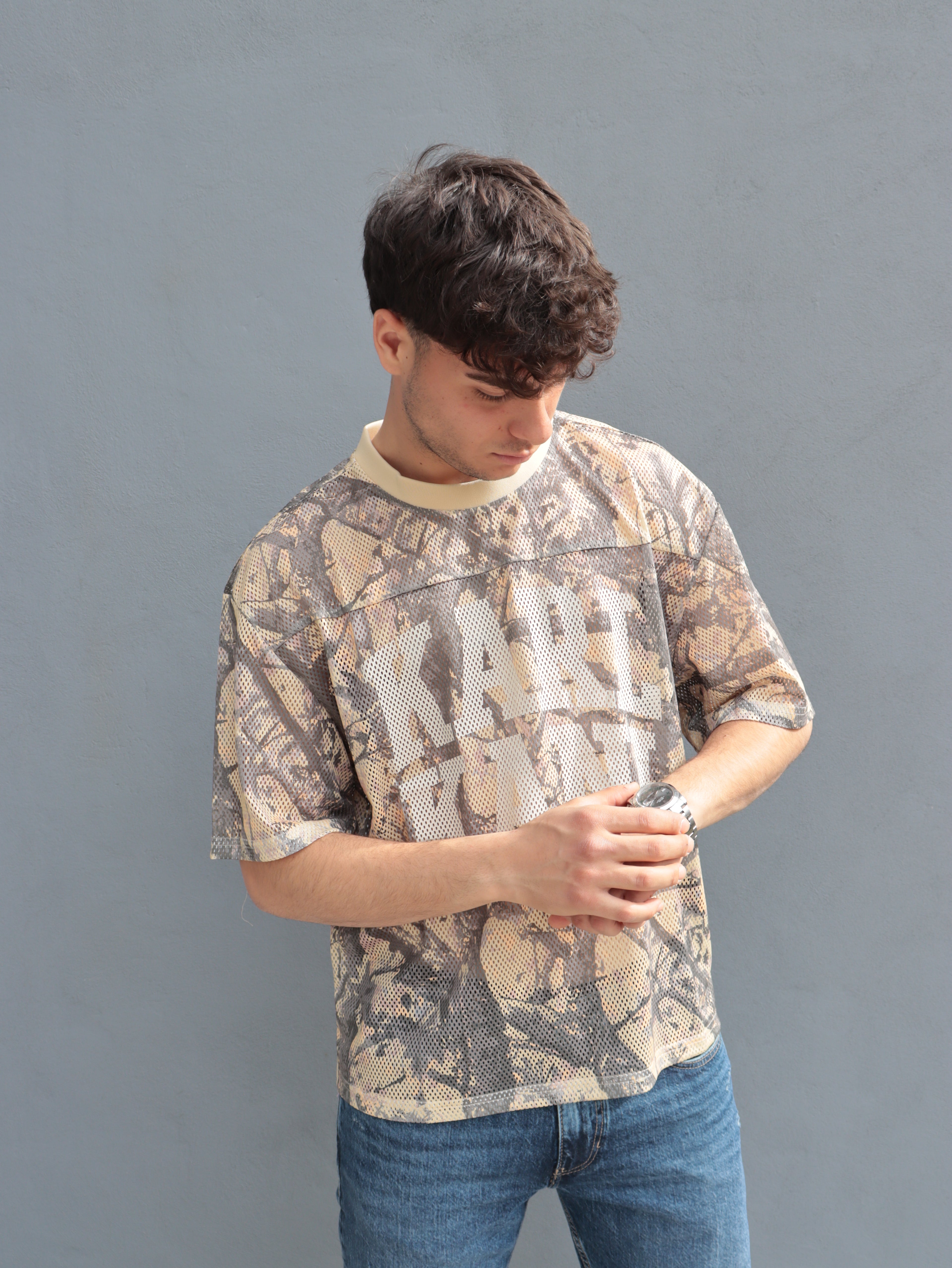 T-shirt Karl Kani uomo camouflage in mesh – stile streetwear oversize