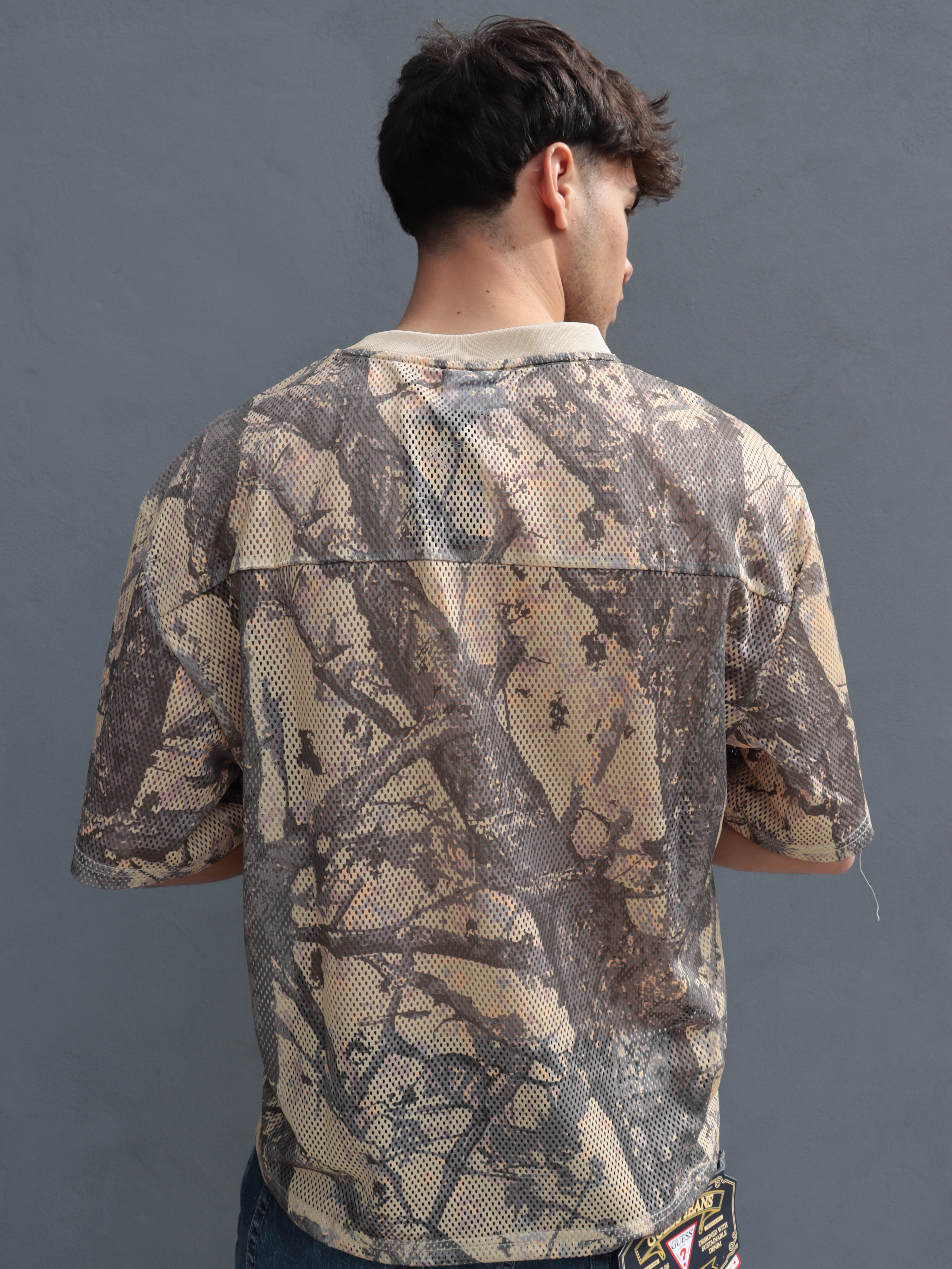 T-shirt Karl Kani uomo camouflage in mesh – stile streetwear oversize