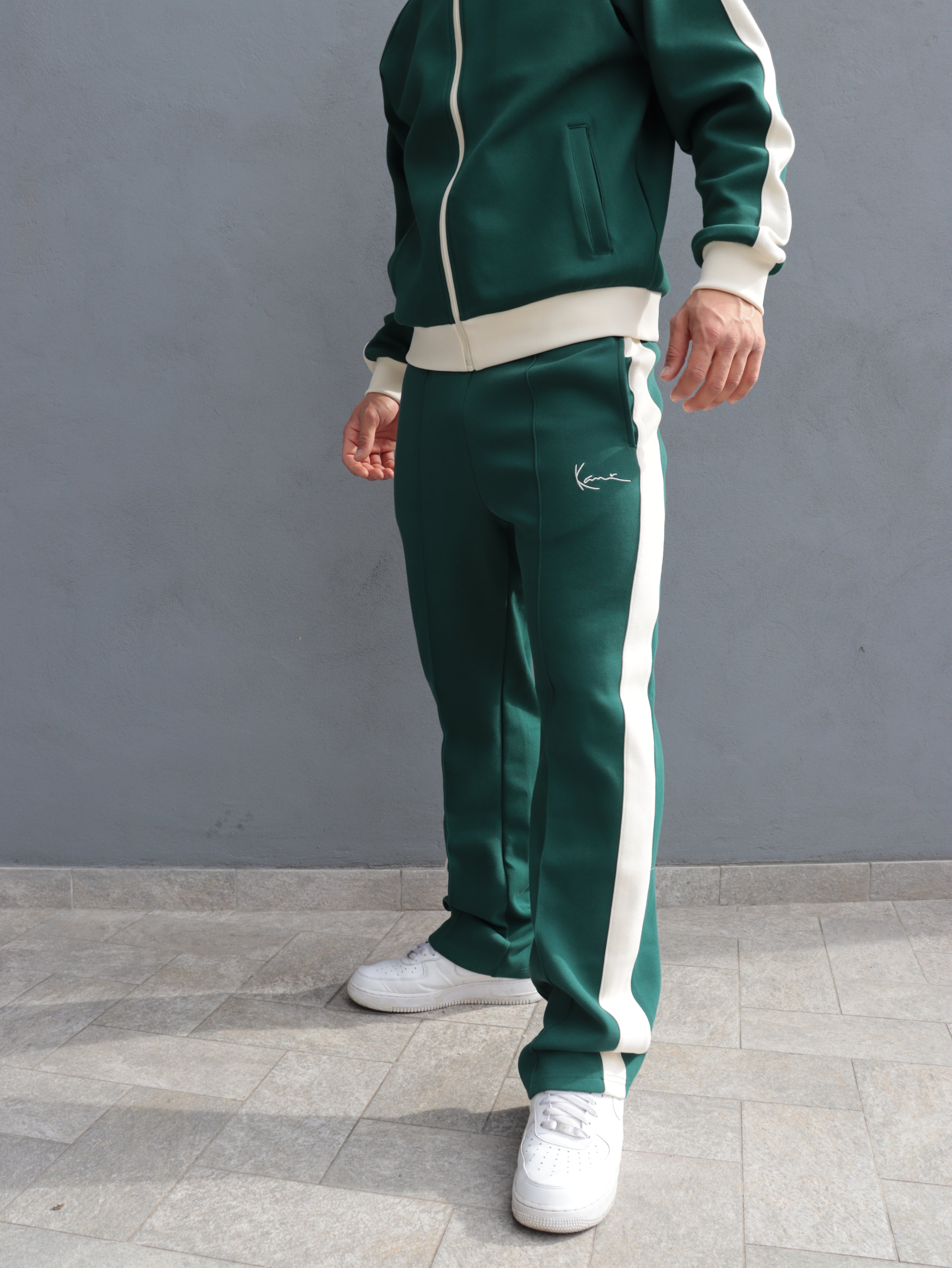 Tuta Karl Kani verde con bande laterali – Stile streetwear premium