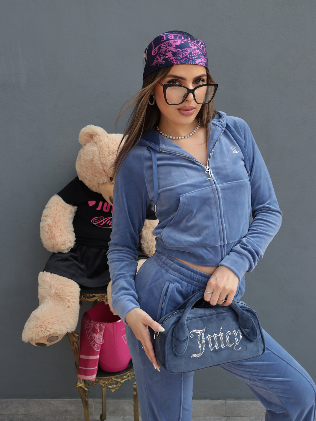Tuta Juicy Couture in velluto blu con felpa zip e pantaloni jogger