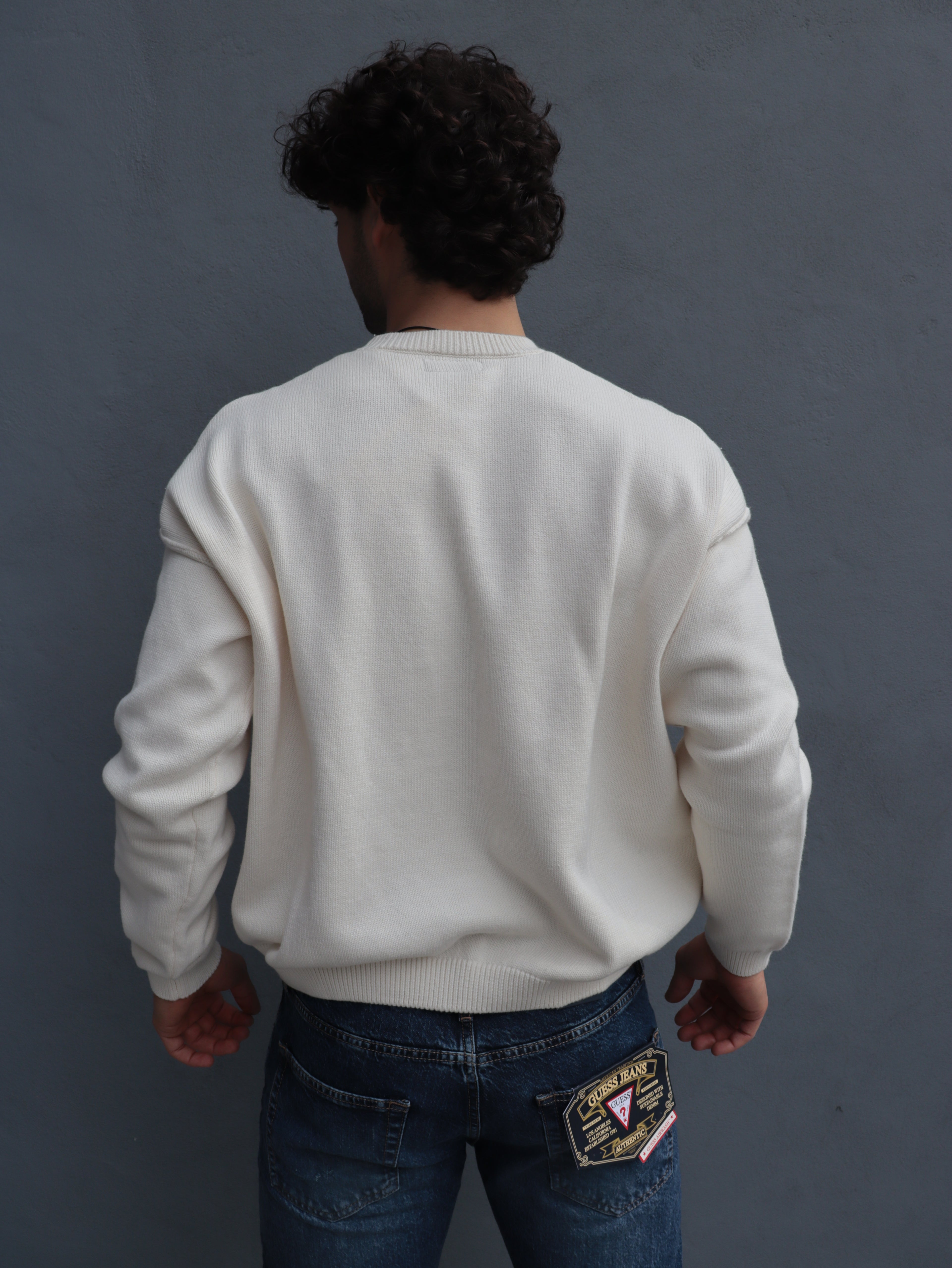 Maglia Uomo Guess in Cotone con Jeans Slim Fit – Look Casual Moderno