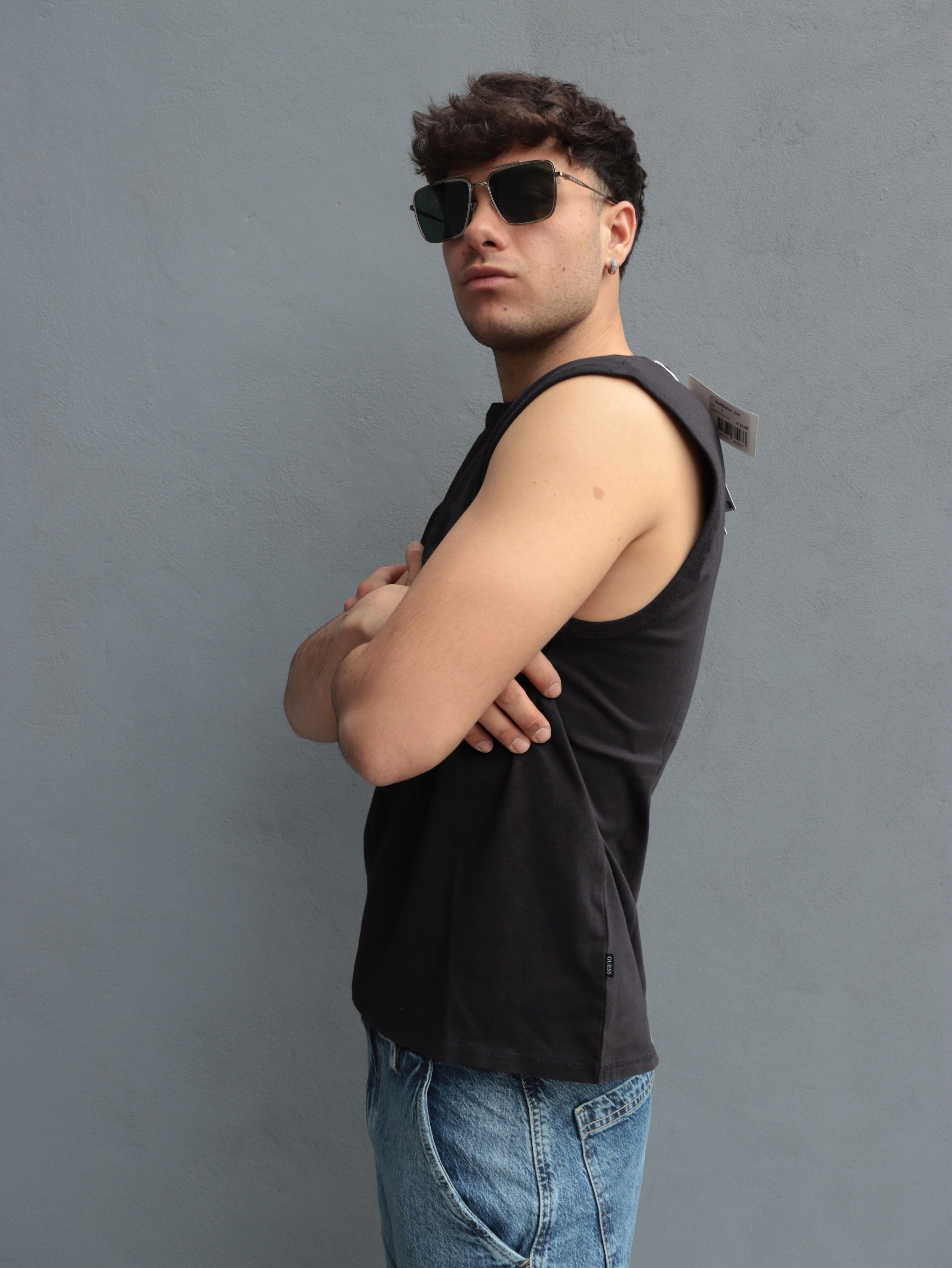 Canotta Uomo Guess Jeans Nera con Logo – Stile Casual e Moderno