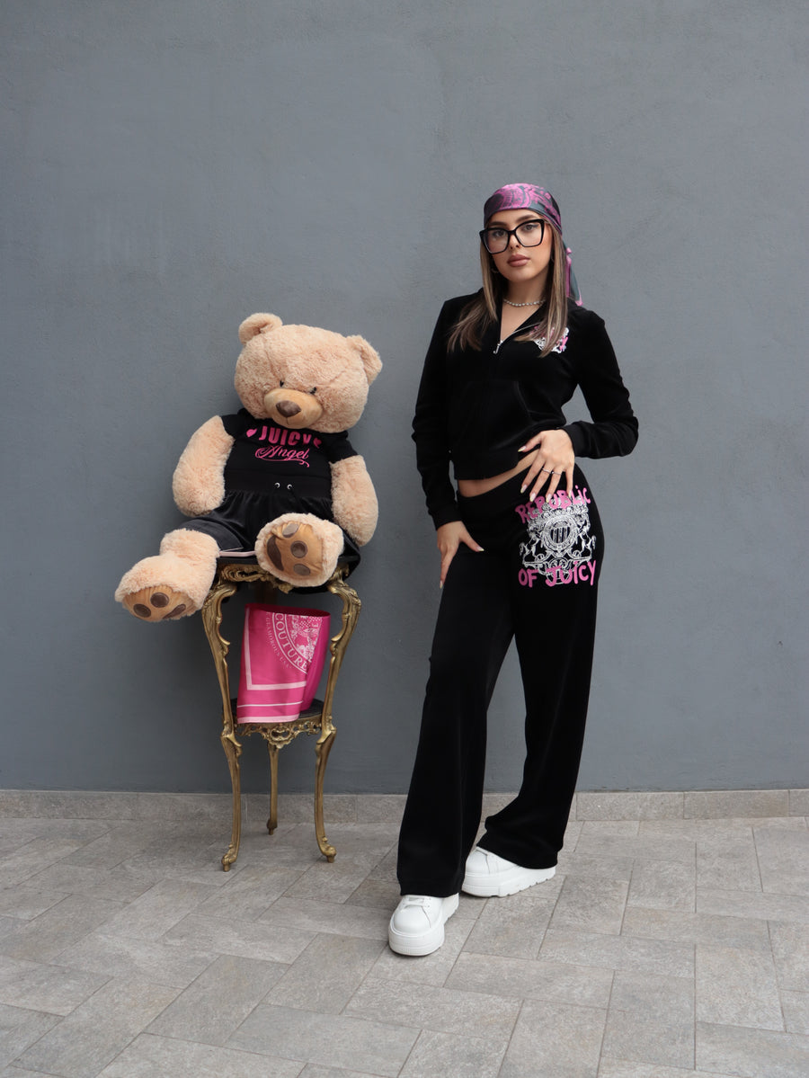 Tuta Juicy Couture Donna in Velluto Nero con Logo Rosa – Completo Sporty Chic — 2/8