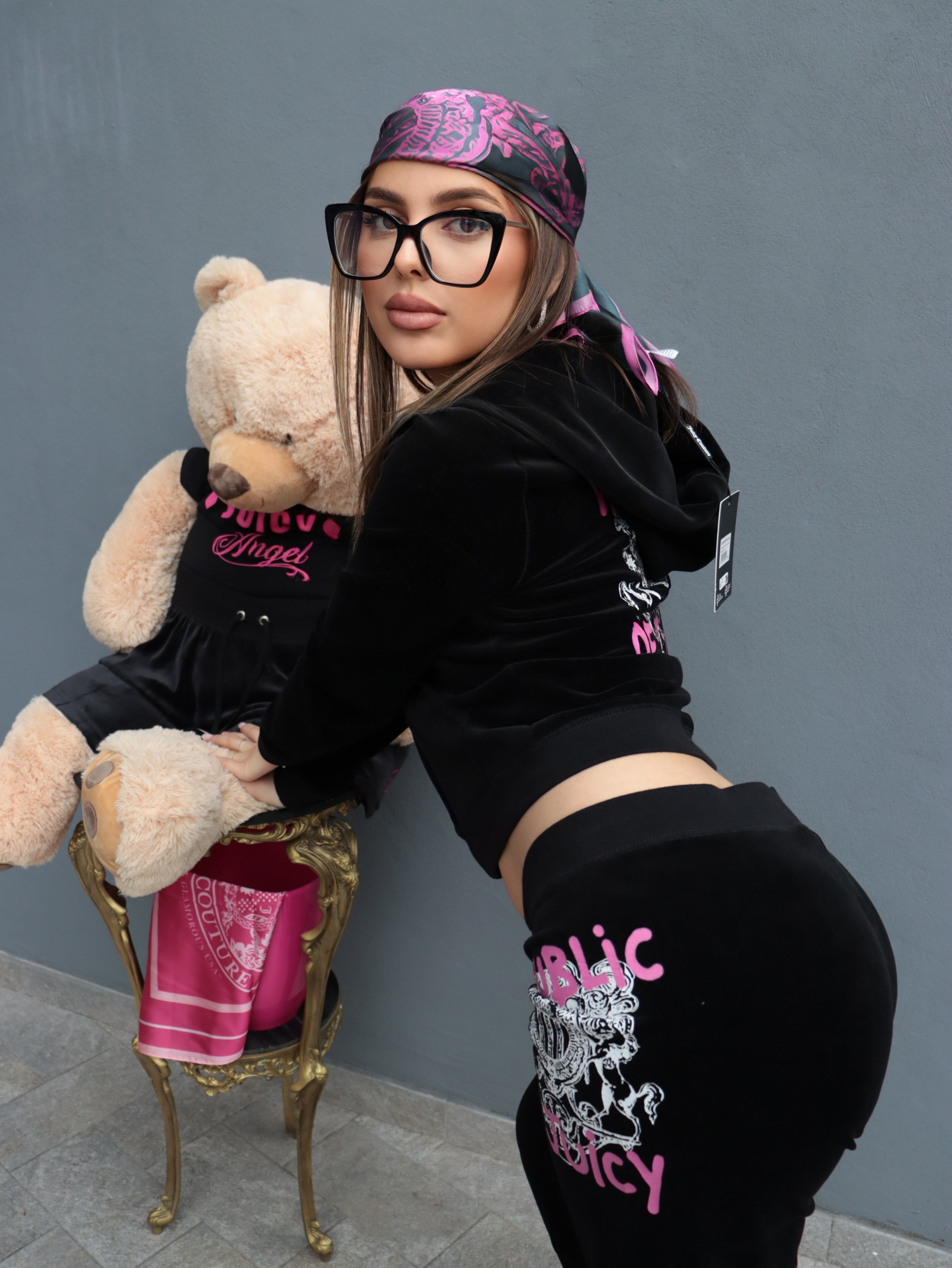 Tuta Juicy Couture Donna in Velluto Nero con Logo Rosa – Completo Sporty Chic