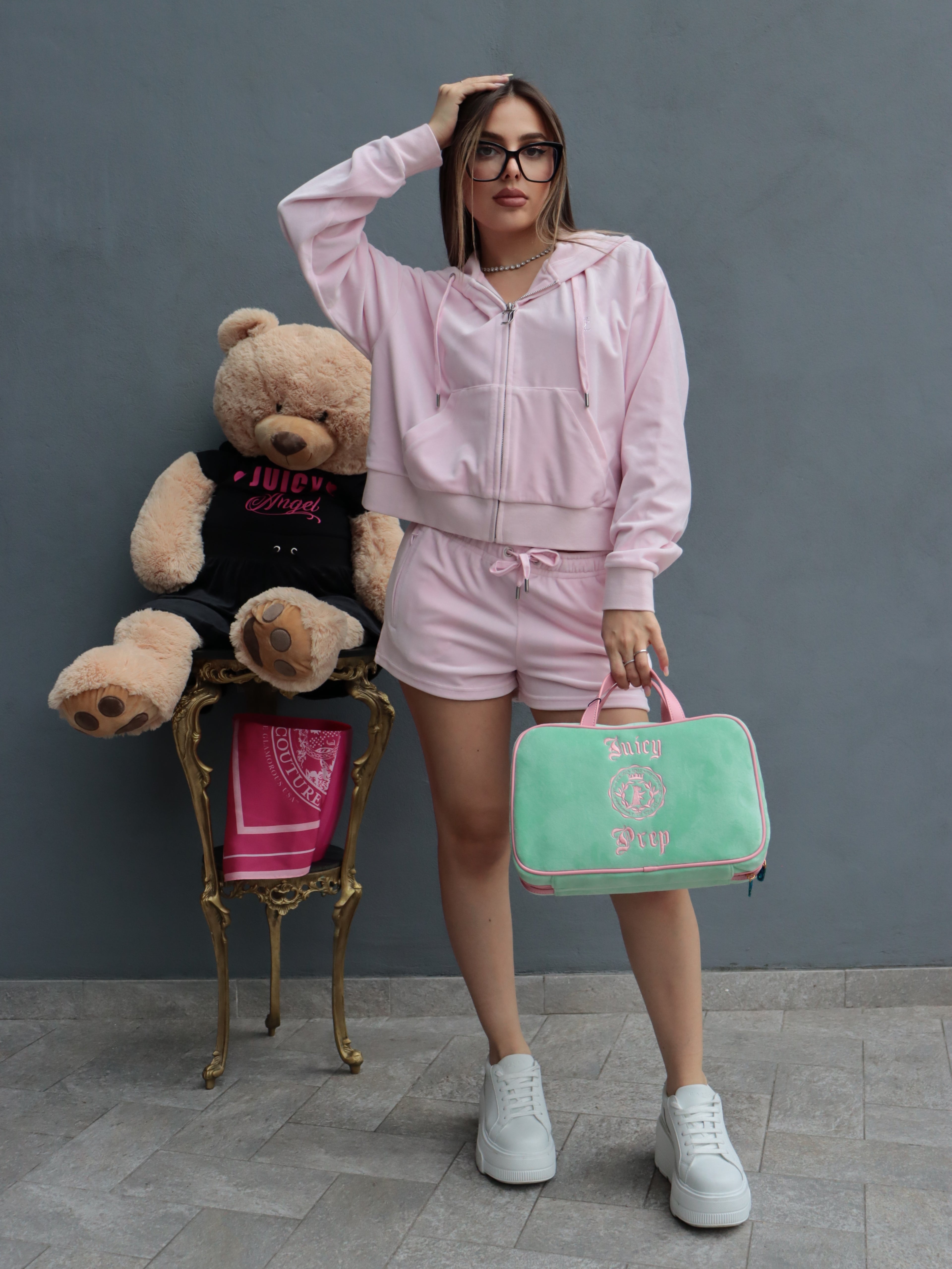 Tuta Juicy Couture Rosa – Set Felpa con Zip e Pantaloncino Rosa con Logo Strass