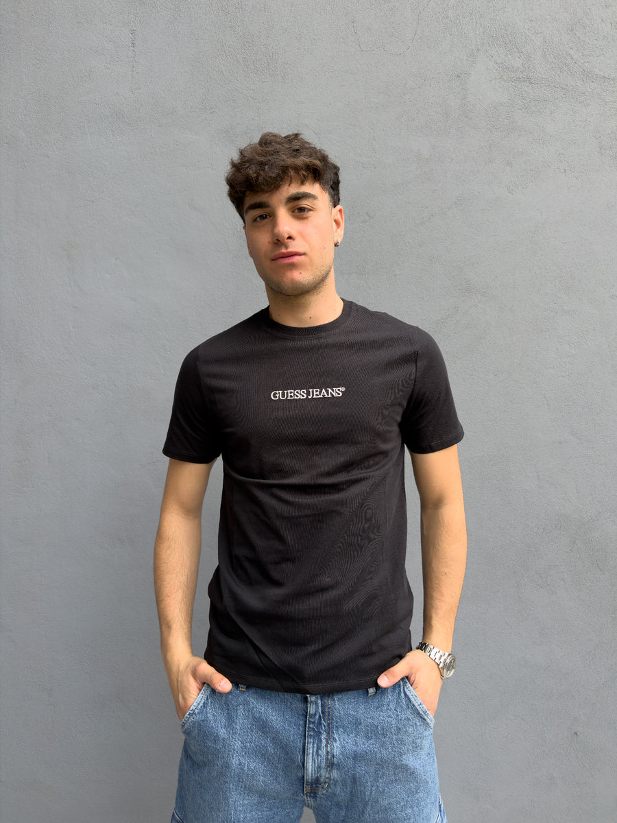 T-shirt GUESS Jeans Uomo Nera con Logo Frontale – Stile Casual Moderno — 1/6