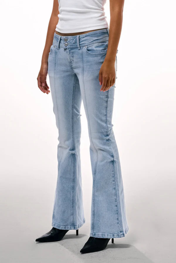Jeans Flare Juicy Couture Light Wash con Ricamo Crest — 1/4