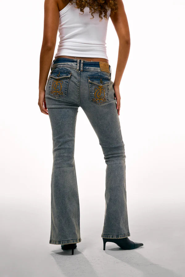 Jeans Flare Juicy Couture con Logo Ricamato – Vintage Wash — 3/4