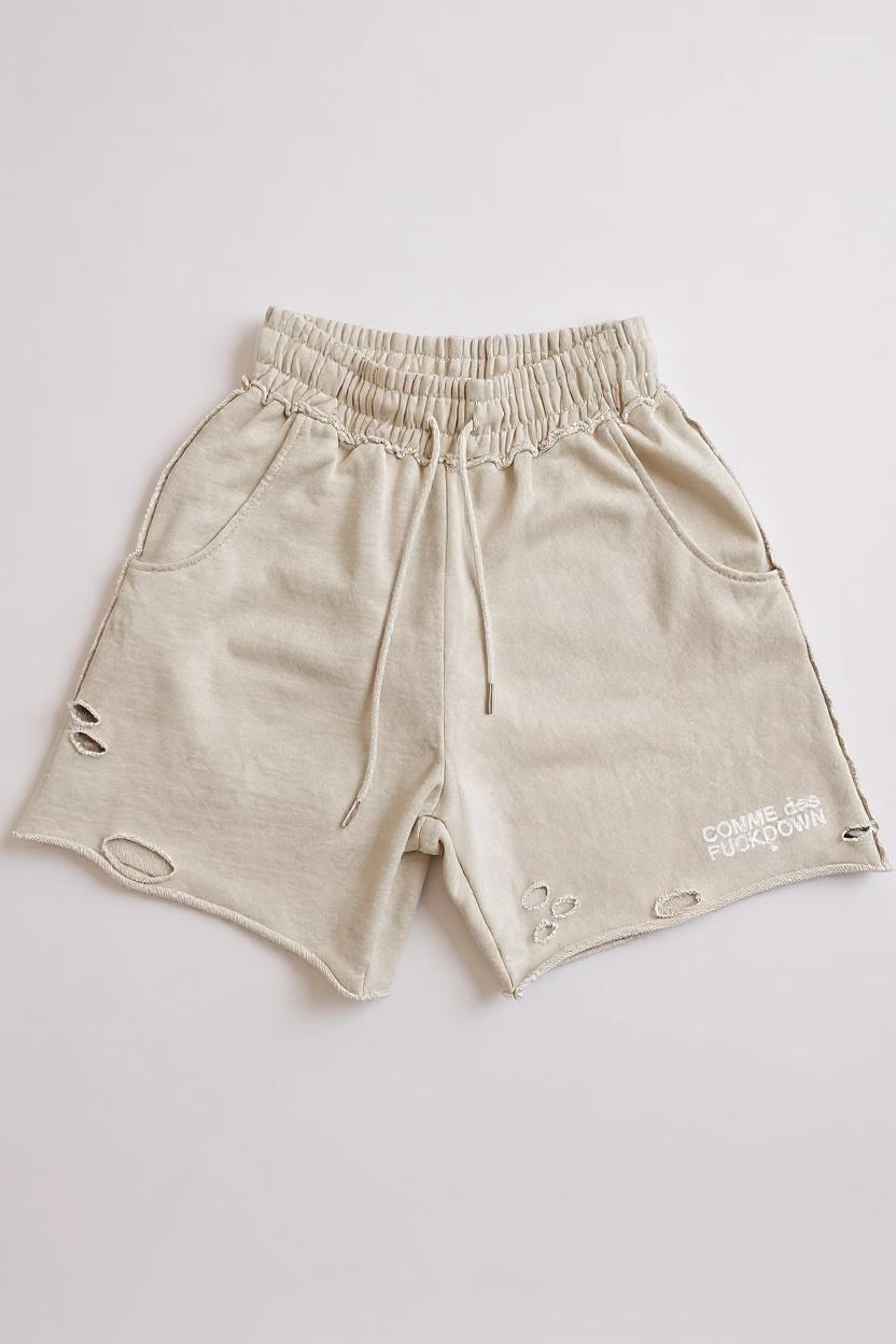 Pantaloncini Comme Des Fuckdown - Shorts con Rotture e Stampa — 1/2