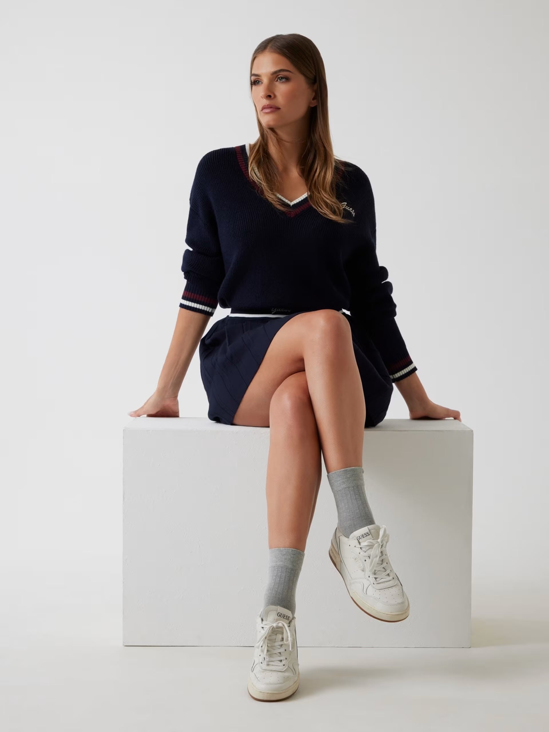 Guess - Maglione scollo a V misto lana