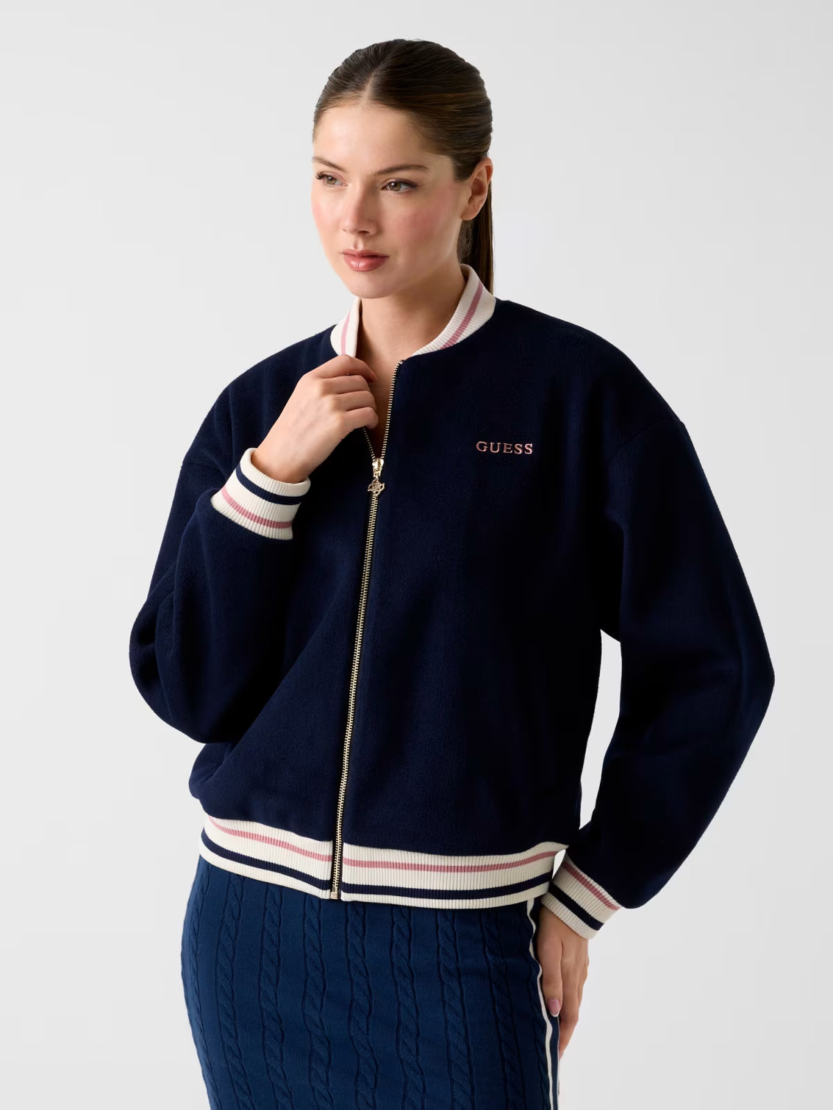 Giubbotto Guess da donna in poliestere – stile moderno e comfort urbano