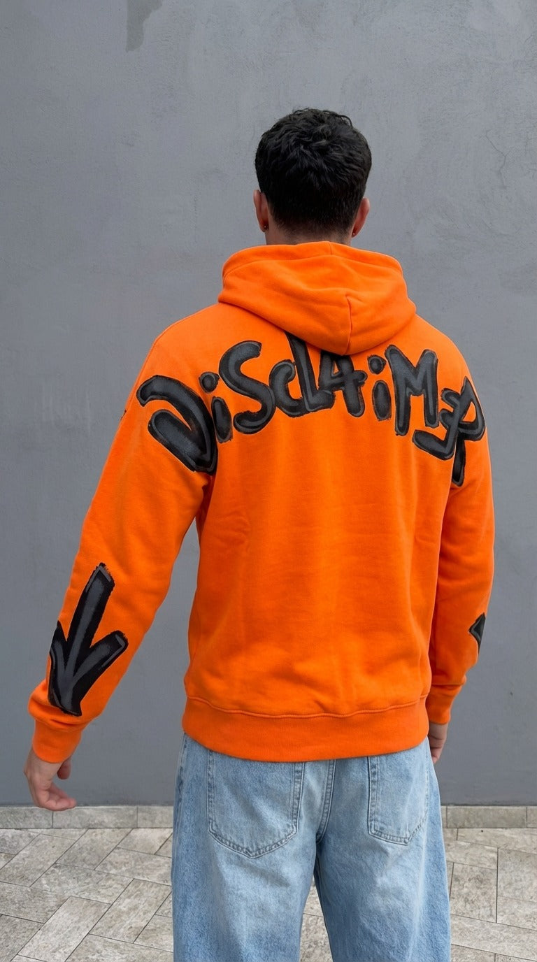 Felpa Uomo Disclaimer Arancione con Cappuccio – Maxi Logo Back, Stile Streetwear Urban — 3/3