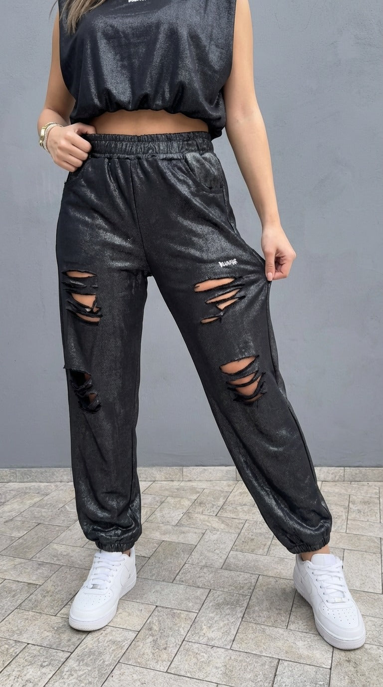 Pantalone Disclaimer Effetto Laminato con Strappi – Streetwear Iconico