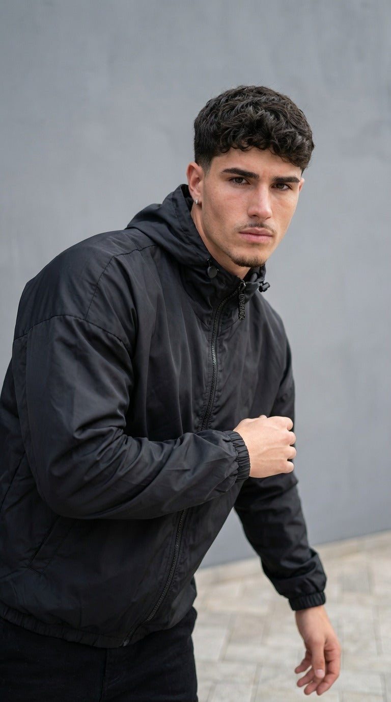 Giacca Uomo Disclaimer Nera con Cappuccio e Maxi Logo Posteriore — 2/3