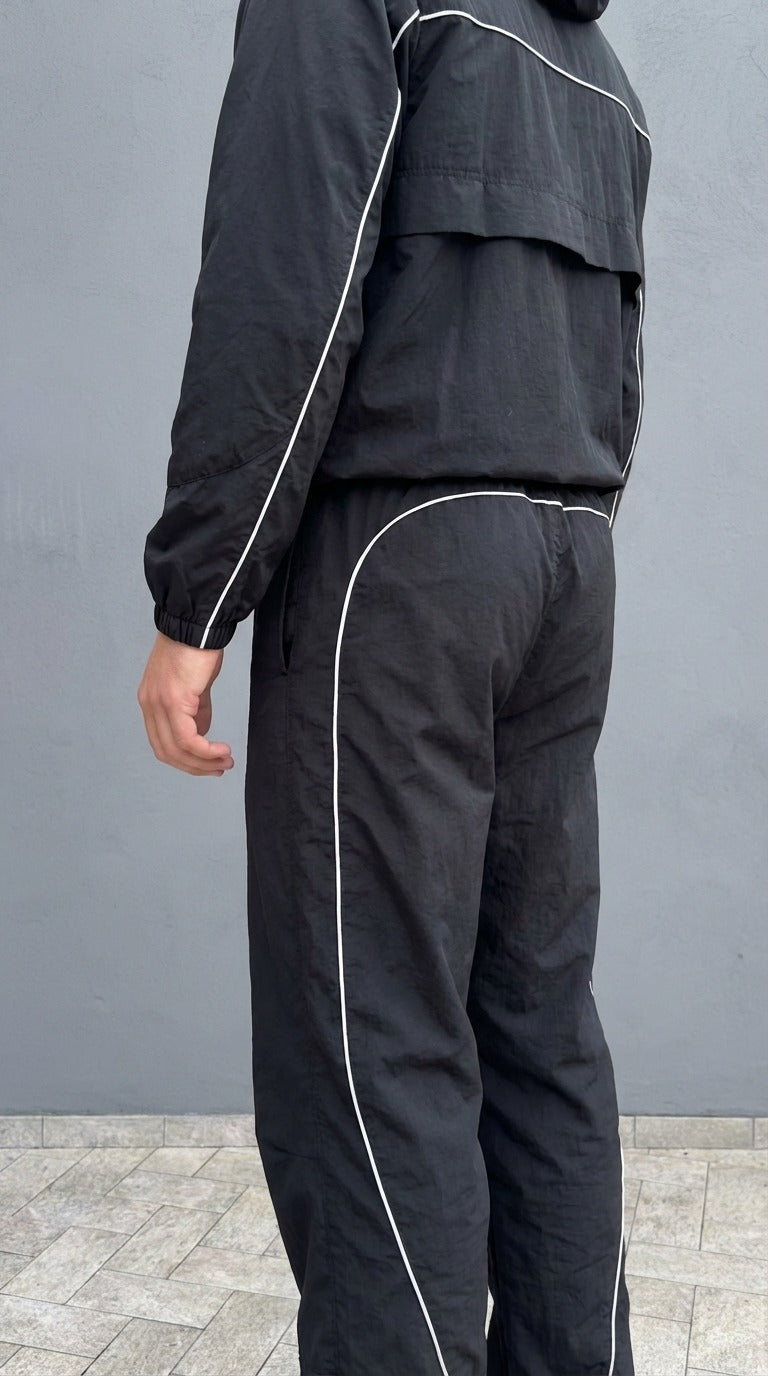 Pantaloni Disclaimer Uomo Neri – Track Pants Sportivi con Bande a Contrasto — 2/3
